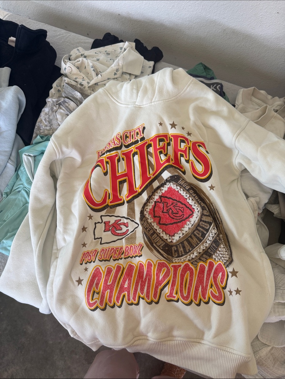 Abercrombie & Fitch White Kansas City Chiefs Pullover Sweatshirt